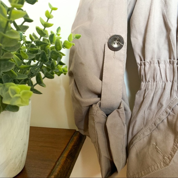 Francesca’s Light Jacket - Picture 5 of 6